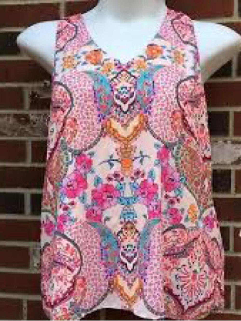 Pink Floral Pattern V-Neck Sleeveless Tank Top - Picture 3 of 4
